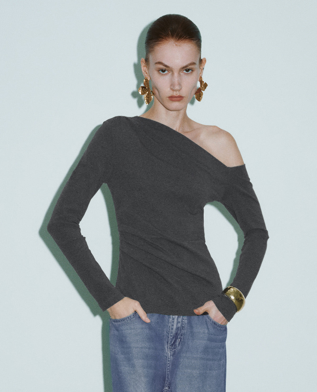 URBAN REVIVO - Áo trễ vai nữ dệt kim tay dài One Shoulder