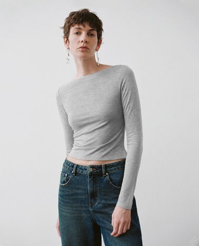  URBAN REVIVO - Áo kiểu nữ cổ thuyền tay dài phom ôm 