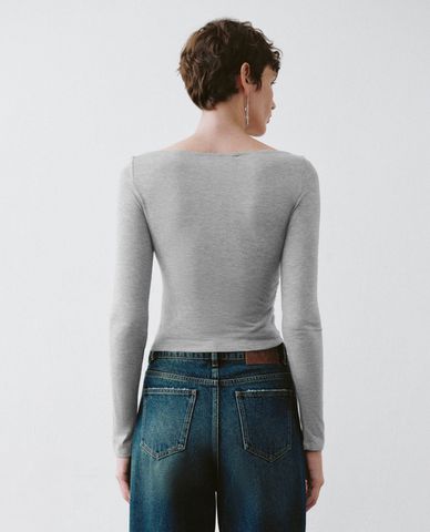  URBAN REVIVO - Áo kiểu nữ cổ thuyền tay dài phom ôm 