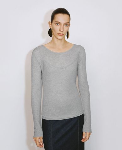  URBAN REVIVO - Áo thun nữ cổ thuyền tay dài phom ôm 