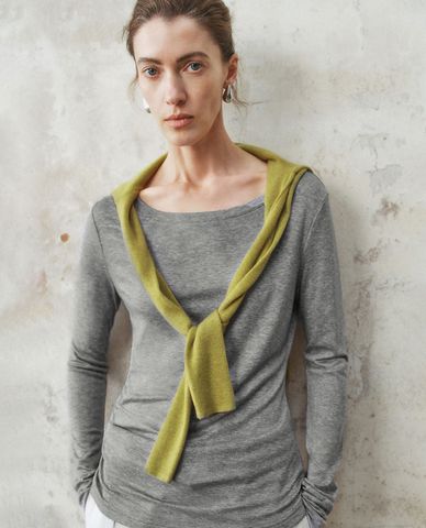  URBAN REVIVO - Áo thun nữ cổ thuyền tay dài 