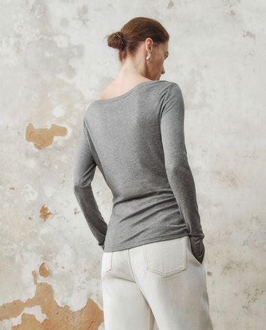  URBAN REVIVO - Áo thun nữ cổ thuyền tay dài 