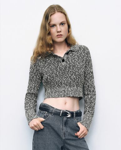  URBAN REVIVO - Áo croptop nữ dệt kim cổ bẻ tay dài Button Half Placket 