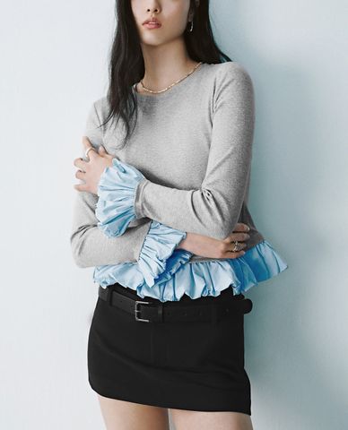  URBAN REVIVO - Áo kiểu nữ cổ tròn tay dài xếp tầng 