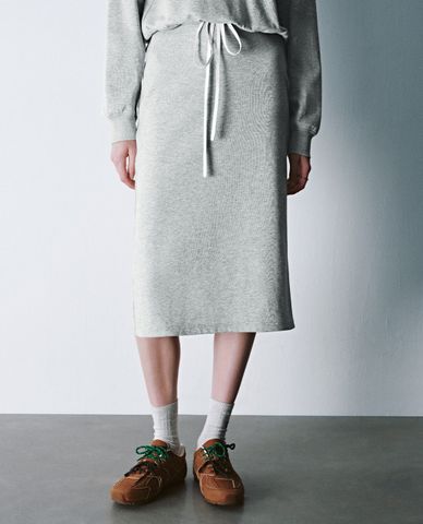  URBAN REVIVO - Chân váy phom suông midi lưng thun Straight 