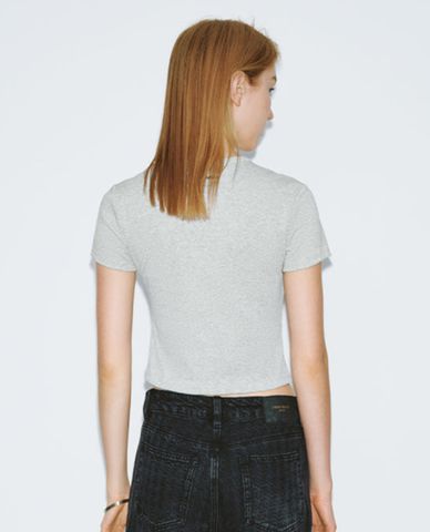  URBAN REVIVO - Áo croptop nữ cổ tròn tay ngắn Cat Printed 