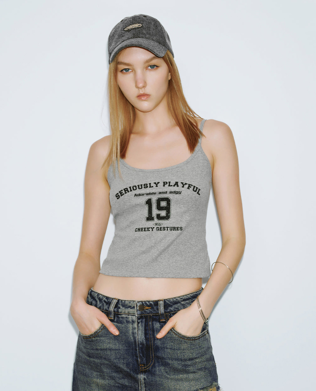 URBAN REVIVO - Áo hai dây nữ phom croptop Printed