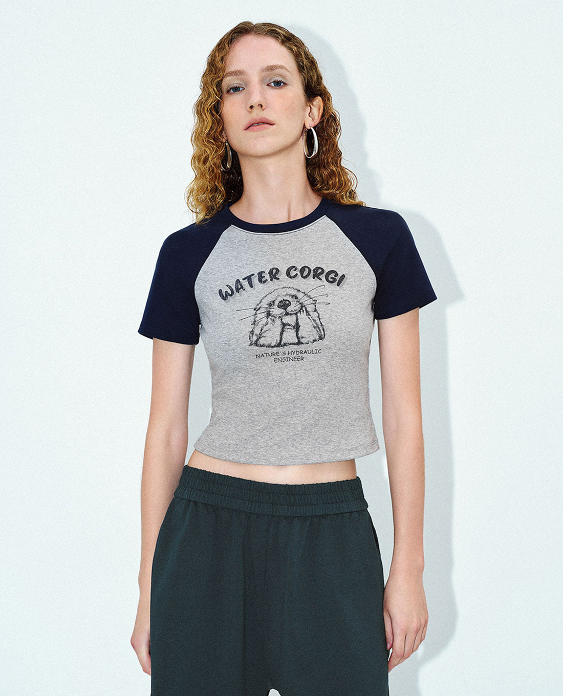 URBAN REVIVO - Áo croptop nữ cổ tròn tay ngắn trẻ trung