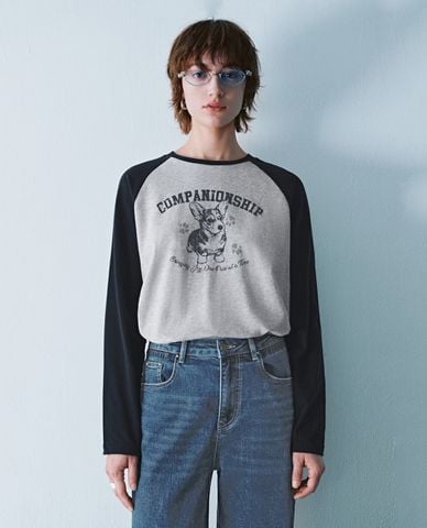  URBAN REVIVO - Áo thun nữ cổ tròn tay dài Loose 