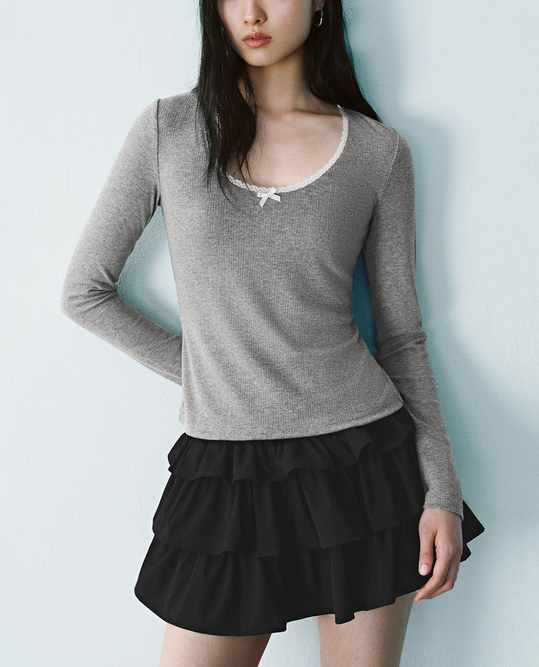 URBAN REVIVO - Áo thun nữ cổ tròn nữ tính