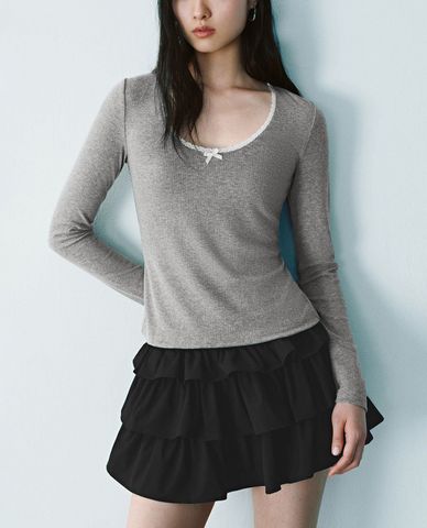  URBAN REVIVO - Áo thun nữ cổ tròn nữ tính 