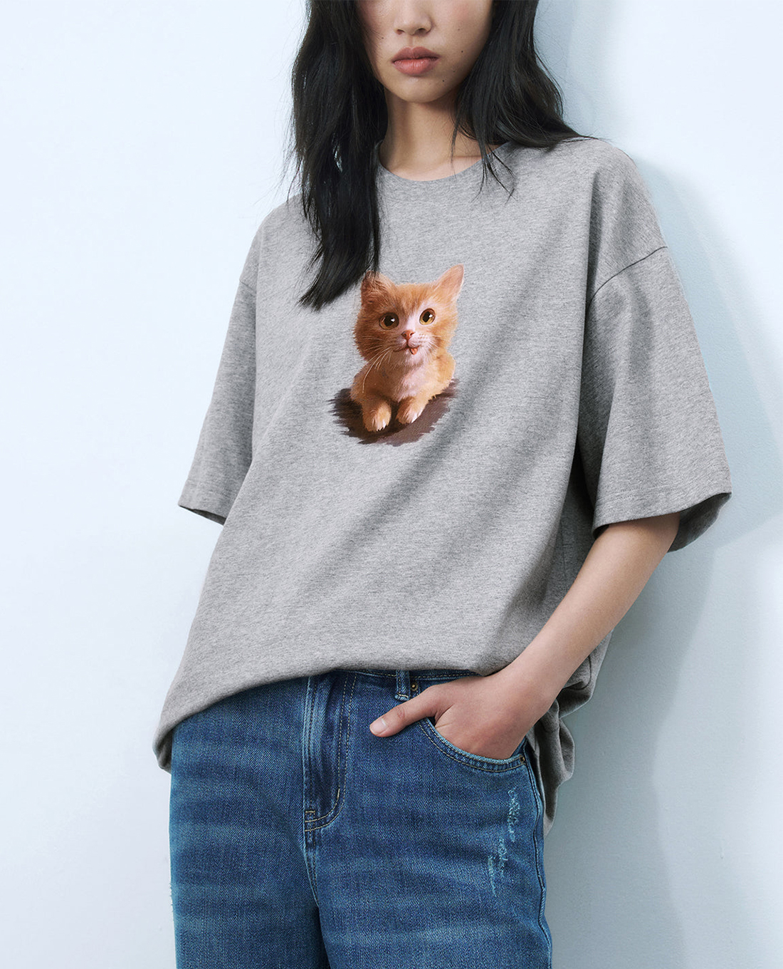 URBAN REVIVO - Áo thun nữ cổ tròn tay ngắn in họa tiết