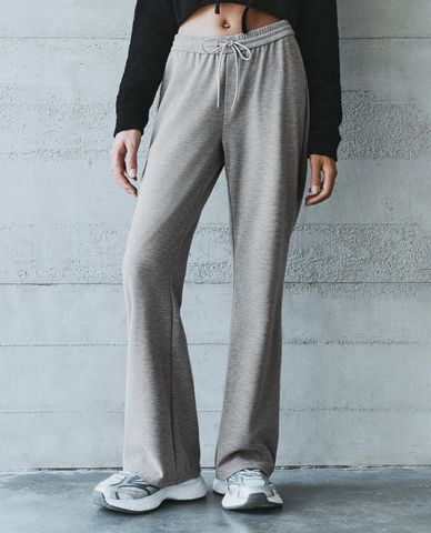  URBAN REVIVO - Quần ống loe nữ lưng thun Bow Decor 