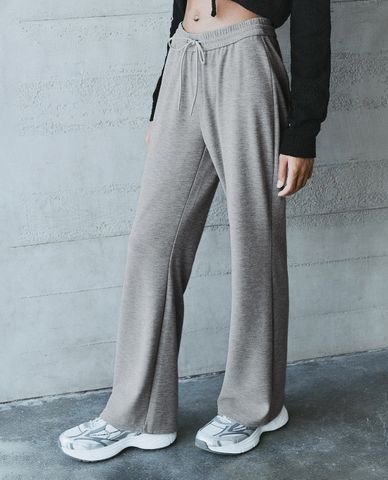  URBAN REVIVO - Quần ống loe nữ lưng thun Bow Decor 