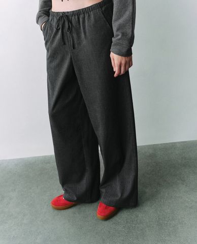  URBAN REVIVO - Quần nữ ống rộng lưng thun 