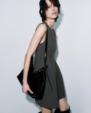  URBAN REVIVO - Đầm sát nách mini A Line 