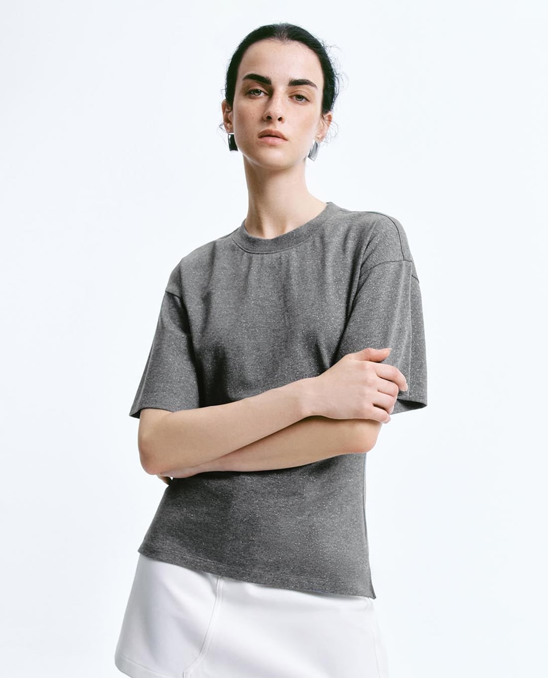 URBAN REVIVO - Áo thun nữ cổ tròn tay ngắn hiện đại