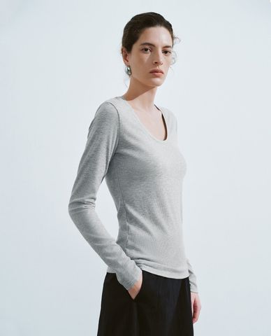  URBAN REVIVO - Áo thun nữ tay dài phom ôm U Neck 