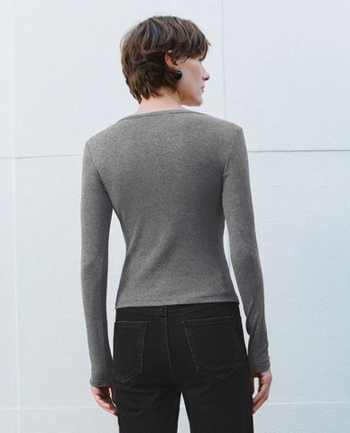  URBAN REVIVO - Áo khoác cardigan nữ cổ tròn tay dài phối nút 
