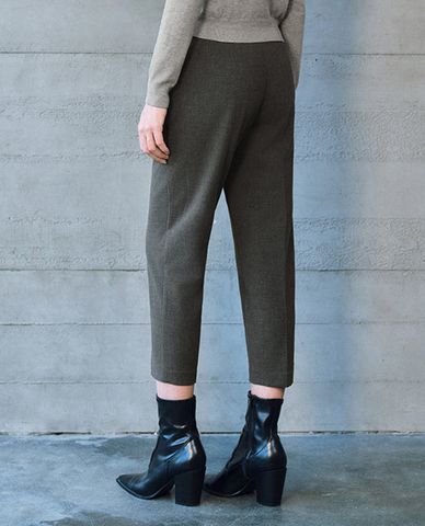  URBAN REVIVO - Quần lửng nữ ống đứng thời trang Straight 