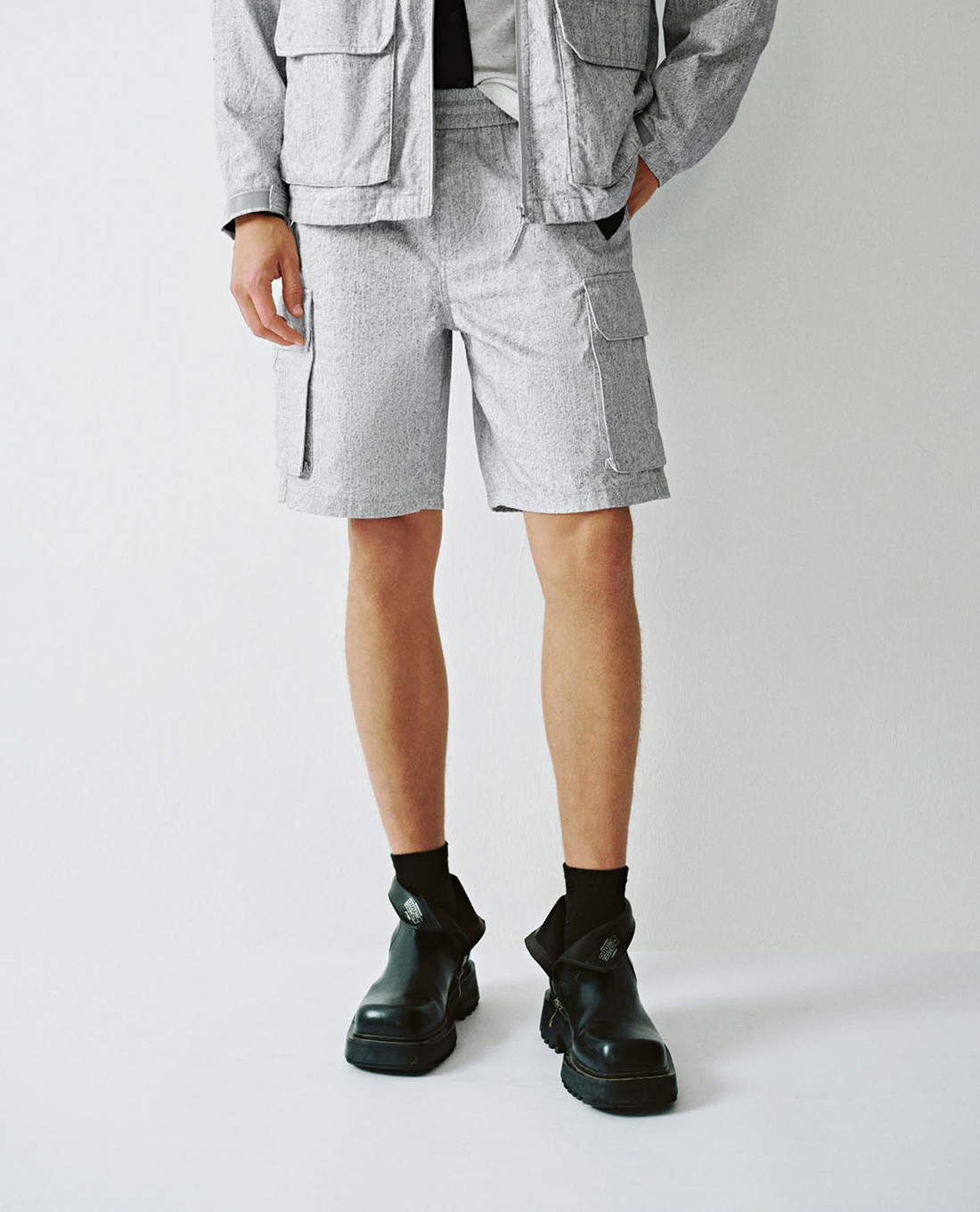 URBAN REVIVO - Quần short jeans nam ngang gối Flap Pocket