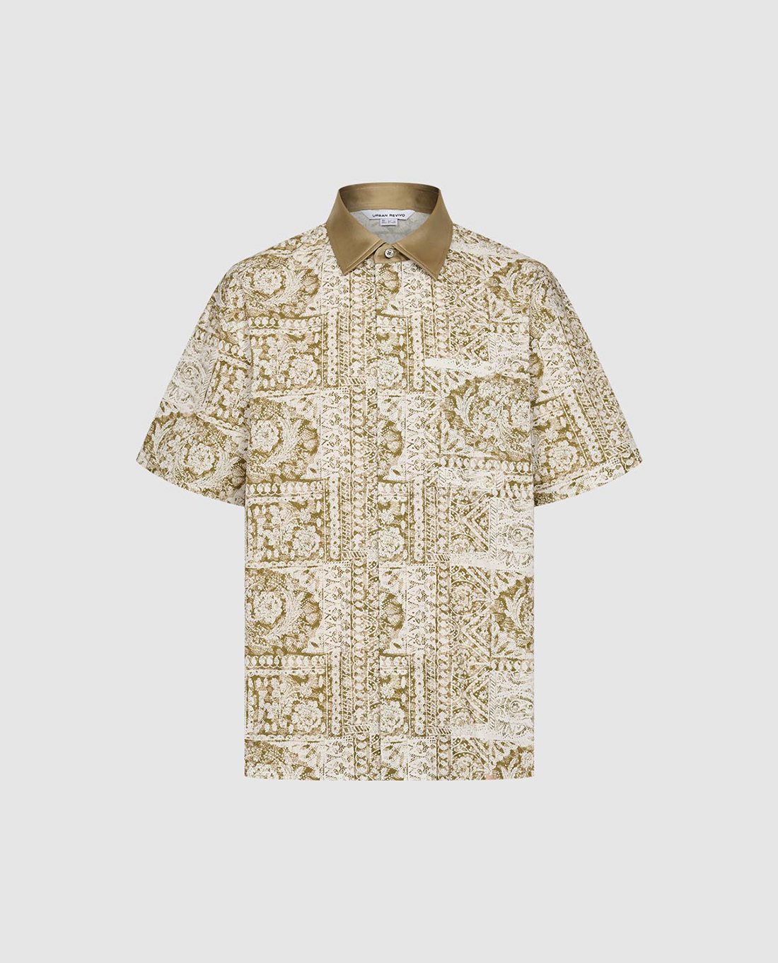 URBAN REVIVO - Áo sơ mi nam cổ bẻ tay ngắn in hoạ tiết