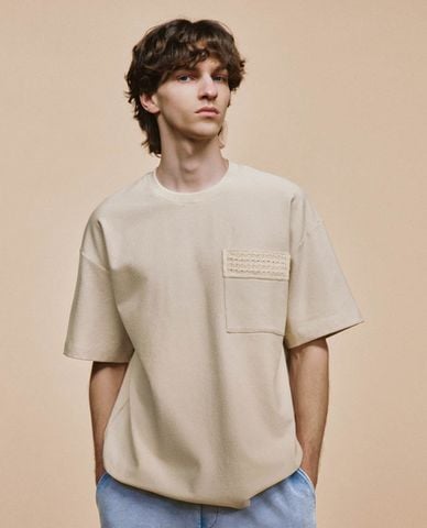  URBAN REVIVO - Áo thun nam cổ tròn tay ngắn phối túi thời trang 