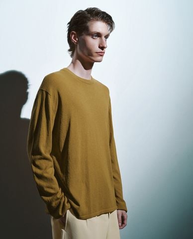  URBAN REVIVO - Áo thun nam cổ tròn dài tay thời thượng 