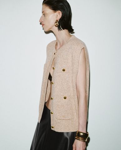  URBAN REVIVO - Áo khoác gilet nữ dệt kim cổ tròn phối nút Loose 