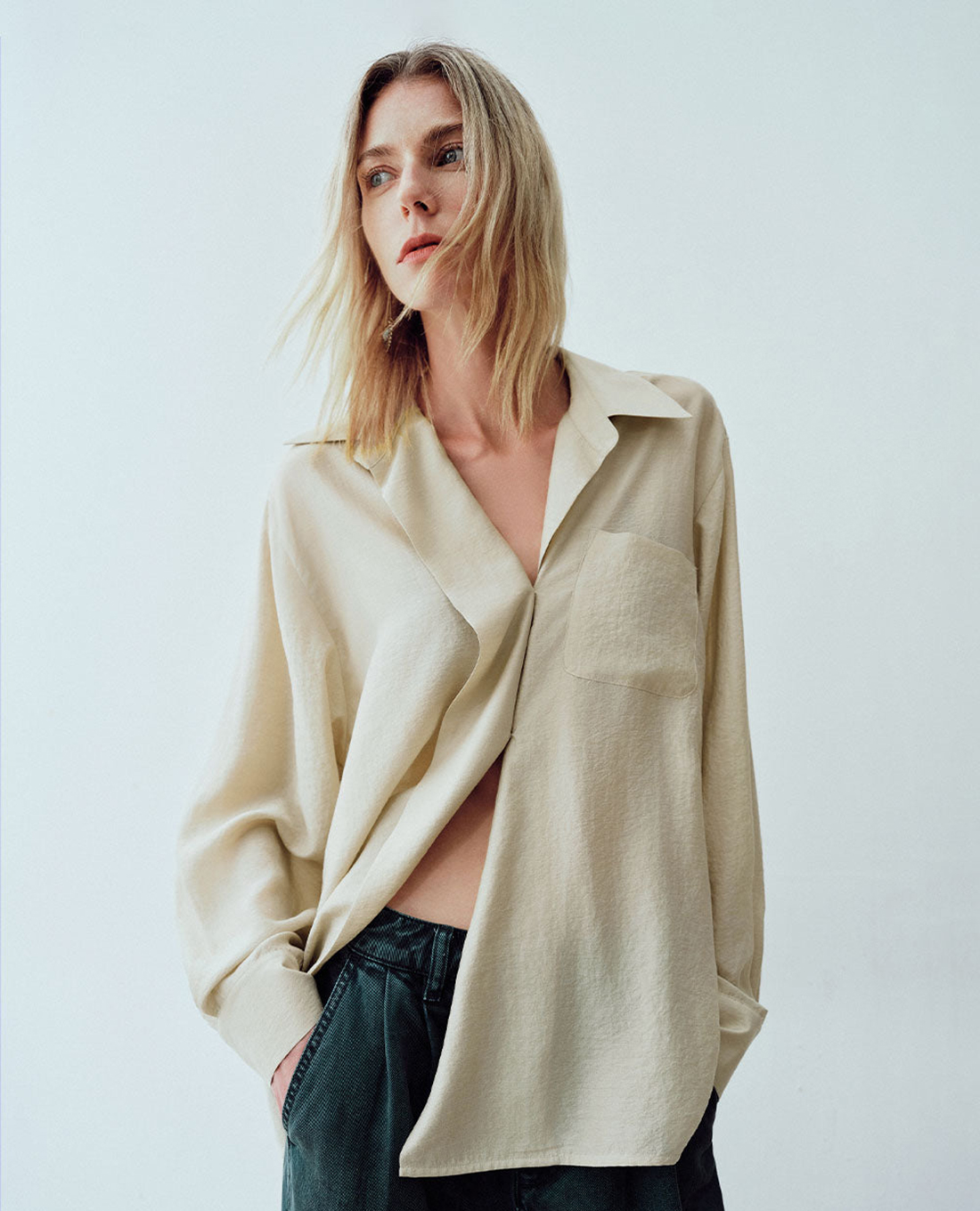 URBAN REVIVO - Áo sơ mi nữ cổ V tay dài Button Up Lapel