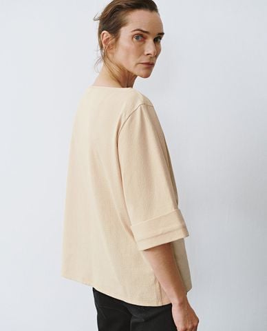  URBAN REVIVO - Áo thun nữ cổ tròn tay lửng thời thượng 