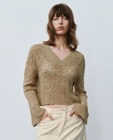  URBAN REVIVO - Áo dệt kim nữ cổ V tay dài 