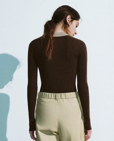  URBAN REVIVO - Áo dệt kim nữ tay dài phom ôm tôn dáng 