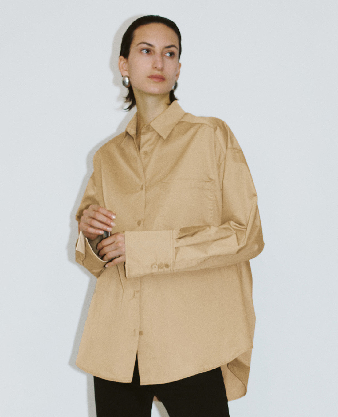 URBAN REVIVO - Áo sơ mi nữ cổ bẻ tay dài Button Up Oversized