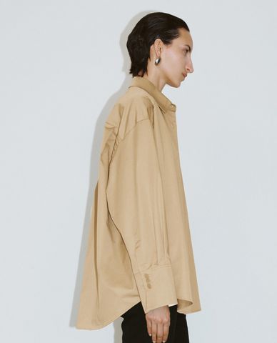  URBAN REVIVO - Áo sơ mi nữ cổ bẻ tay dài Button Up Oversized 