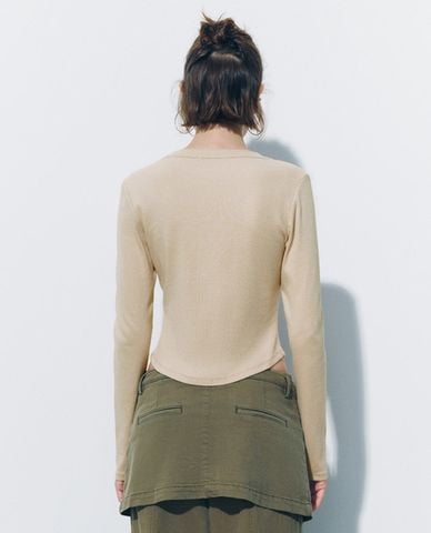  URBAN REVIVO - Áo croptop nữ cổ tròn tay dài Button Half Placket 