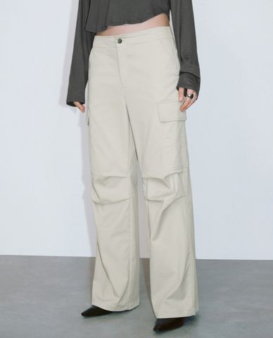  URBAN REVIVO - Quần nữ ống rộng phối túi hiện đại 