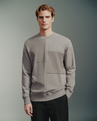  URBAN REVIVO - Áo sweatshirt nam cổ tròn tay dài phom suông 