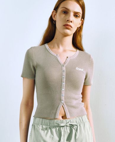  URBAN REVIVO - Áo dệt kim nữ cổ V tay ngắn phom ôm 