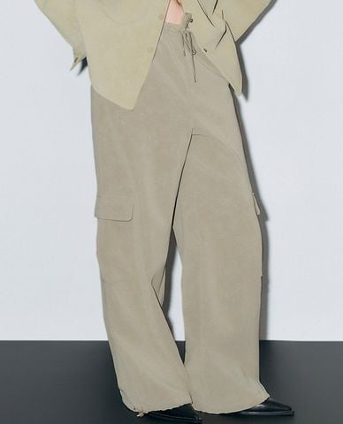  URBAN REVIVO - Quần nữ ống rộng phối dây rút hiện đại 