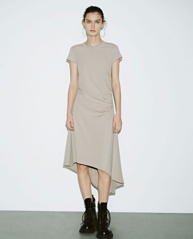  URBAN REVIVO - Đầm midi phom suông cổ tròn 