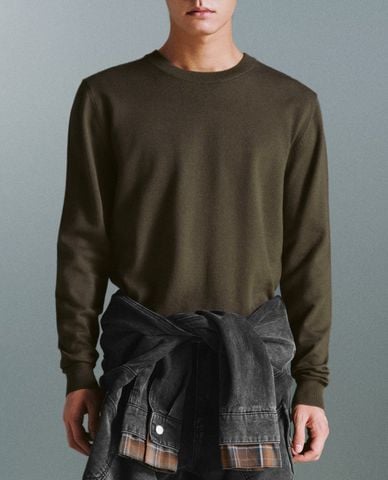  URBAN REVIVO - Áo dệt kim nam cổ tròn tay dài trẻ trung 