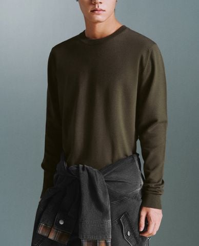  URBAN REVIVO - Áo dệt kim nam cổ tròn tay dài trẻ trung 