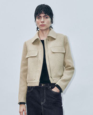  URBAN REVIVO - Áo khoác croptop nữ cổ bẻ tay dài phối zip Flap Pocket 