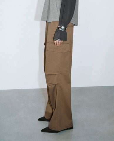  URBAN REVIVO - Quần nữ ống rộng phối túi hiện đại 