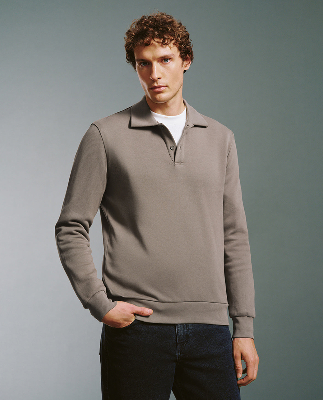 URBAN REVIVO - Áo polo nam cổ bẻ tay dài Button Half Placket Straight