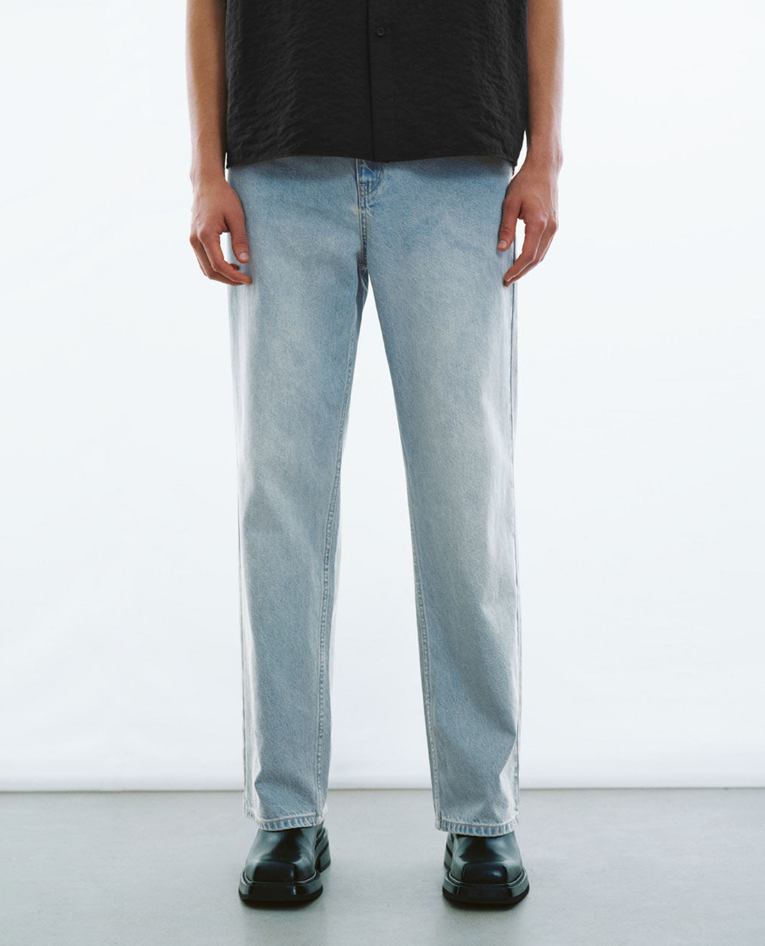 URBAN REVIVO - Quần jeans nam ống đứng Loose Straight