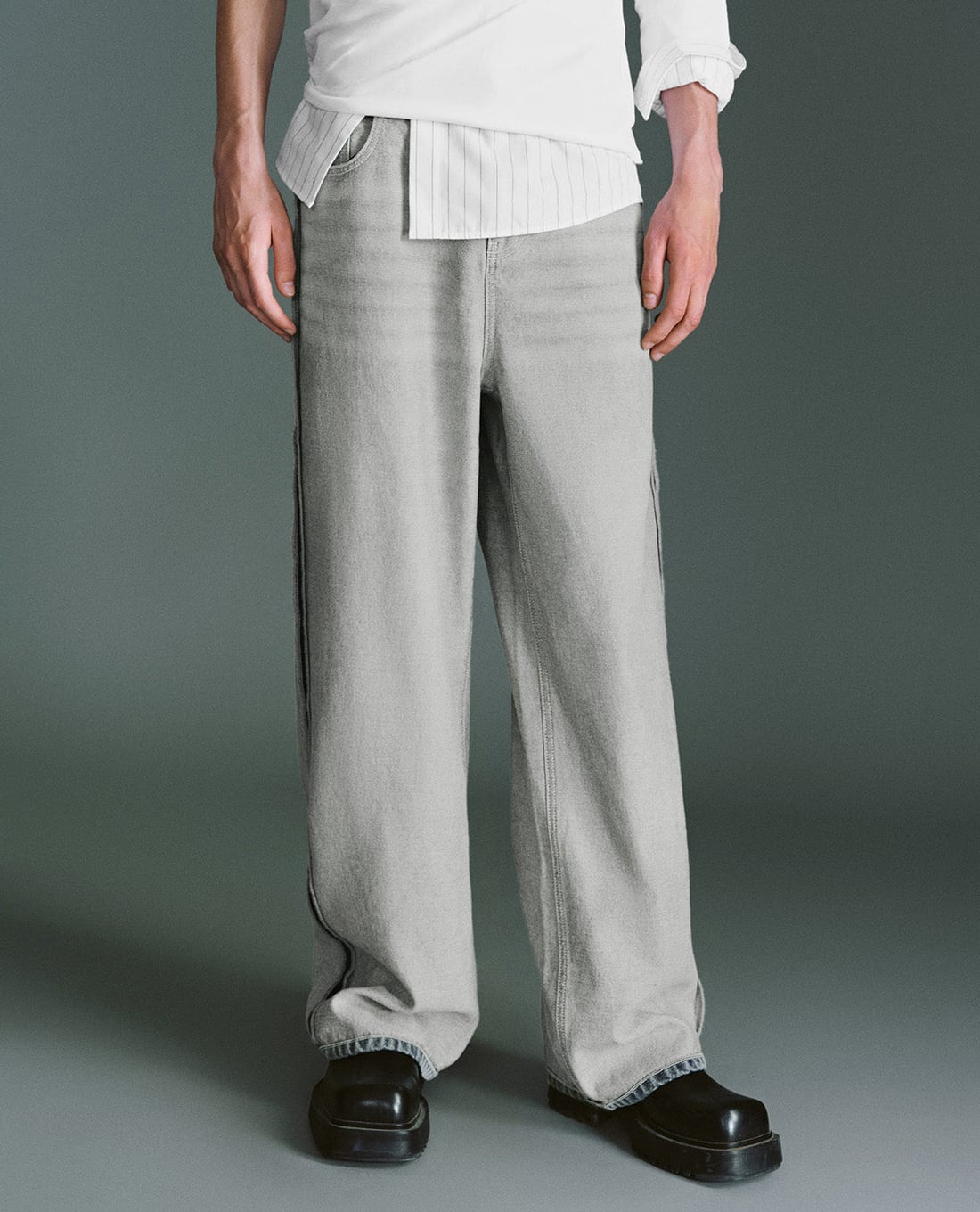URBAN REVIVO - Quần jeans nam ống rộng hiện đại