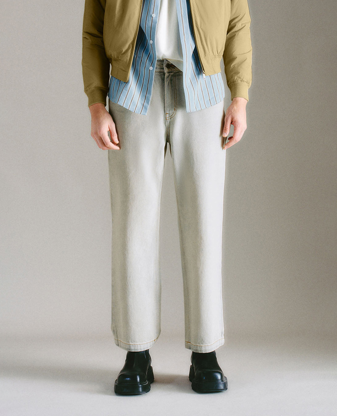 URBAN REVIVO - Quần jeans nam ống đứng hiện đại