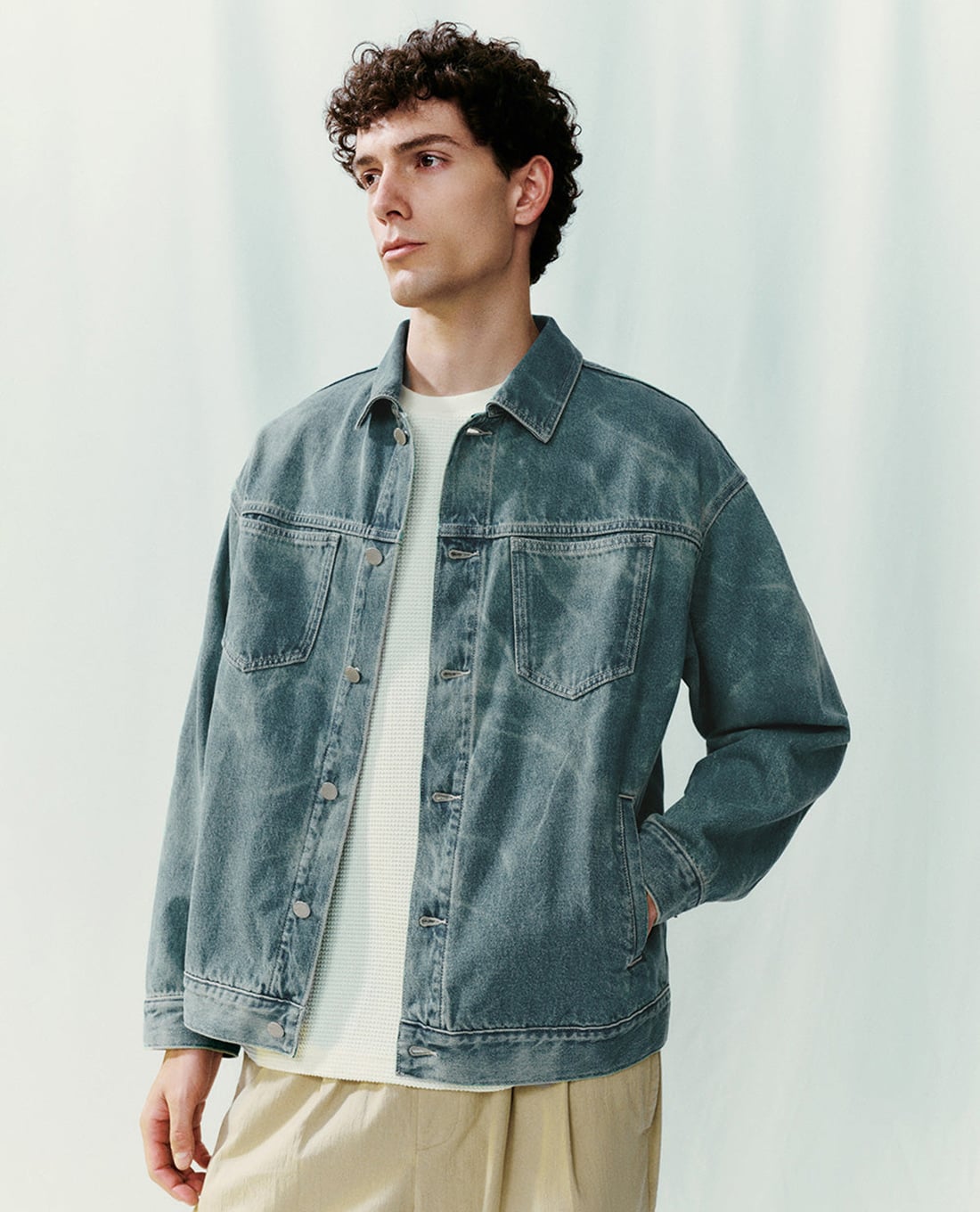 URBAN REVIVO - Áo khoác denim nam cổ bẻ tay dài Distressed Button Up
